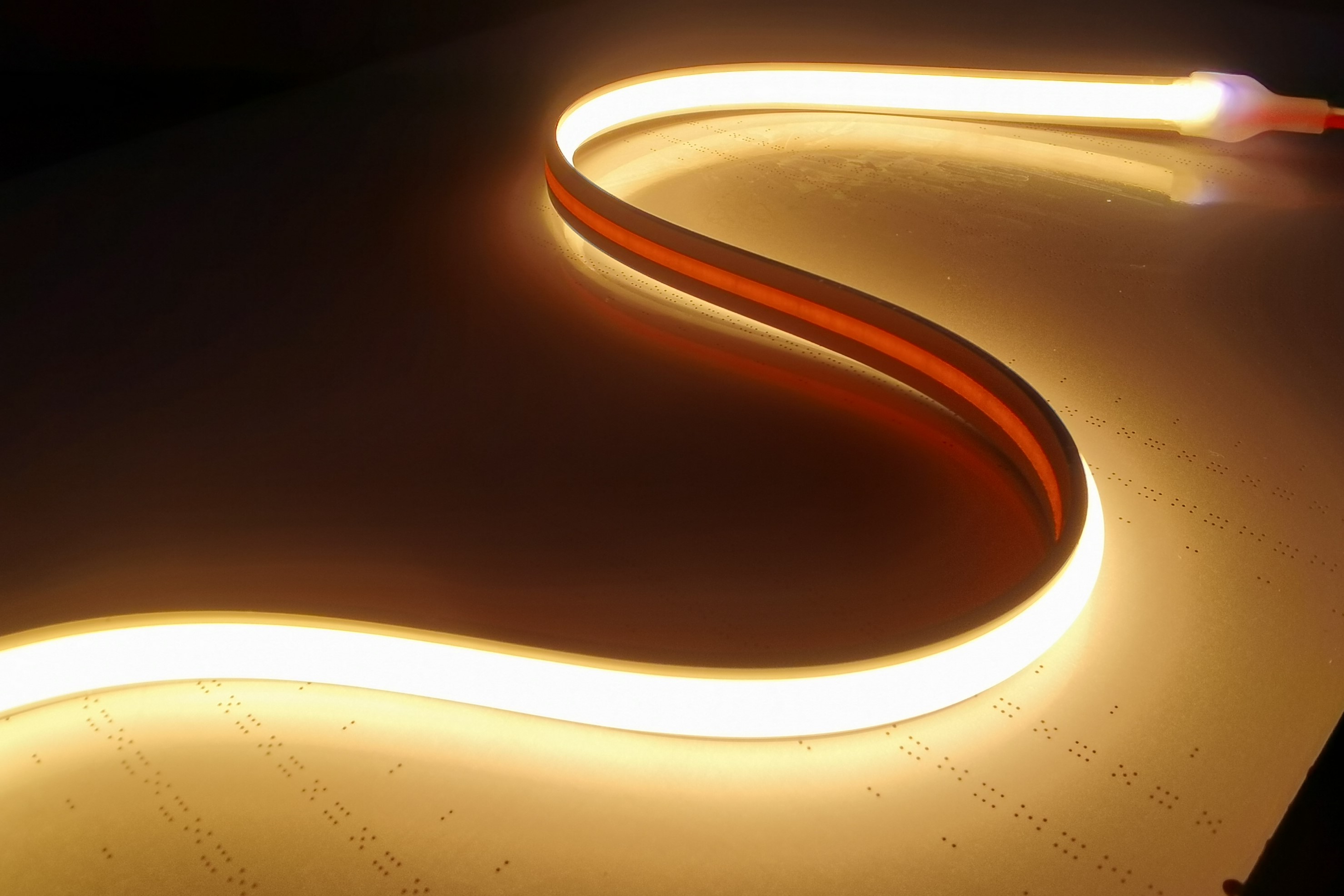 어떤 밝은 반점도 없습니다 COB led 스트립 라이트